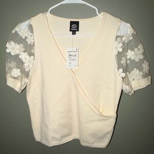 Bobeau sz Small Ivory Wrap Sweater Top with Floral Lace Short Sleeves New